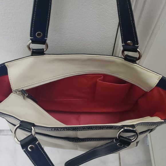 RARE**Coach bone with navy trim leather Laura handbag. - Picture 6 of 8